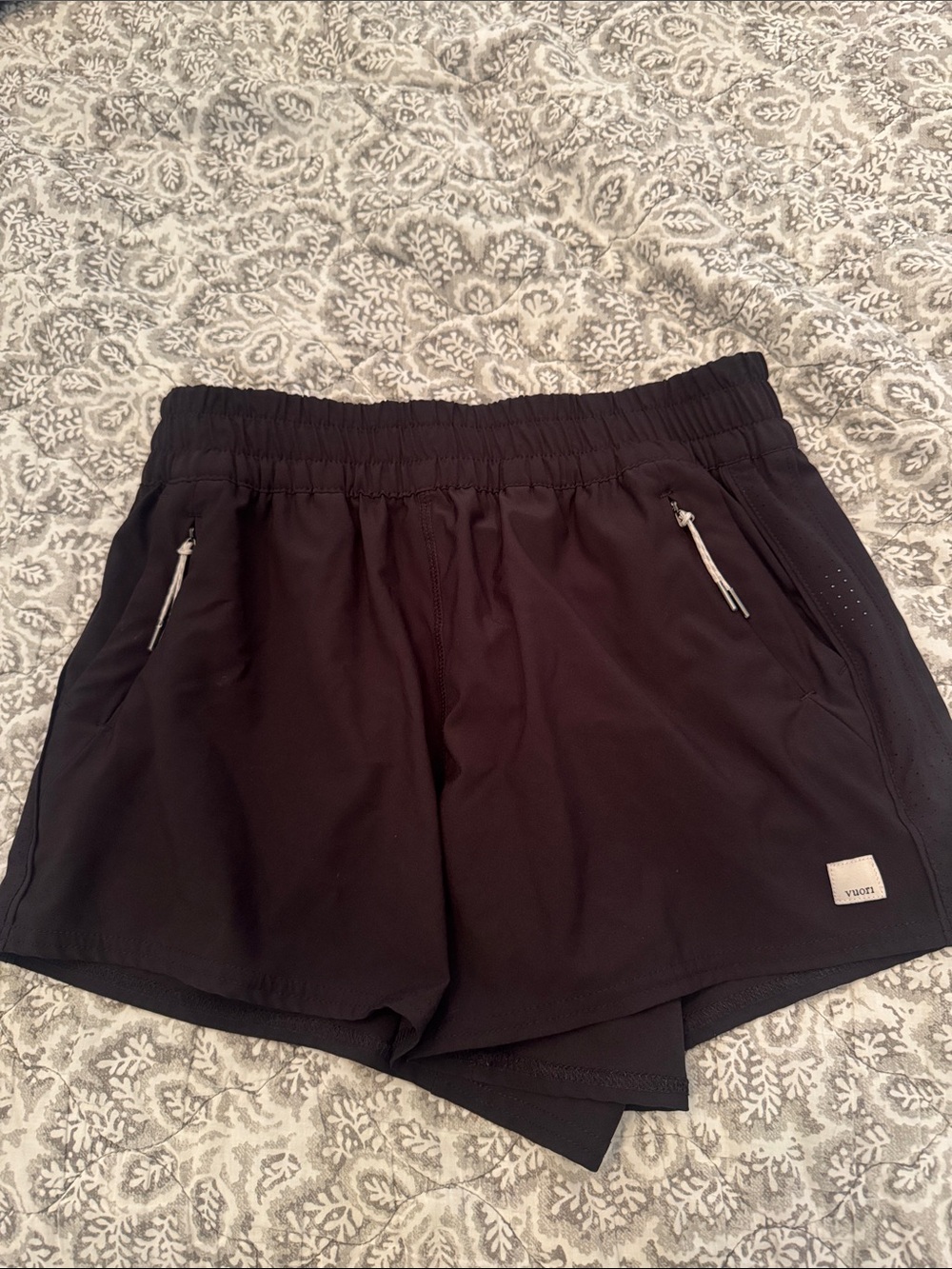 Vuori dash shorts